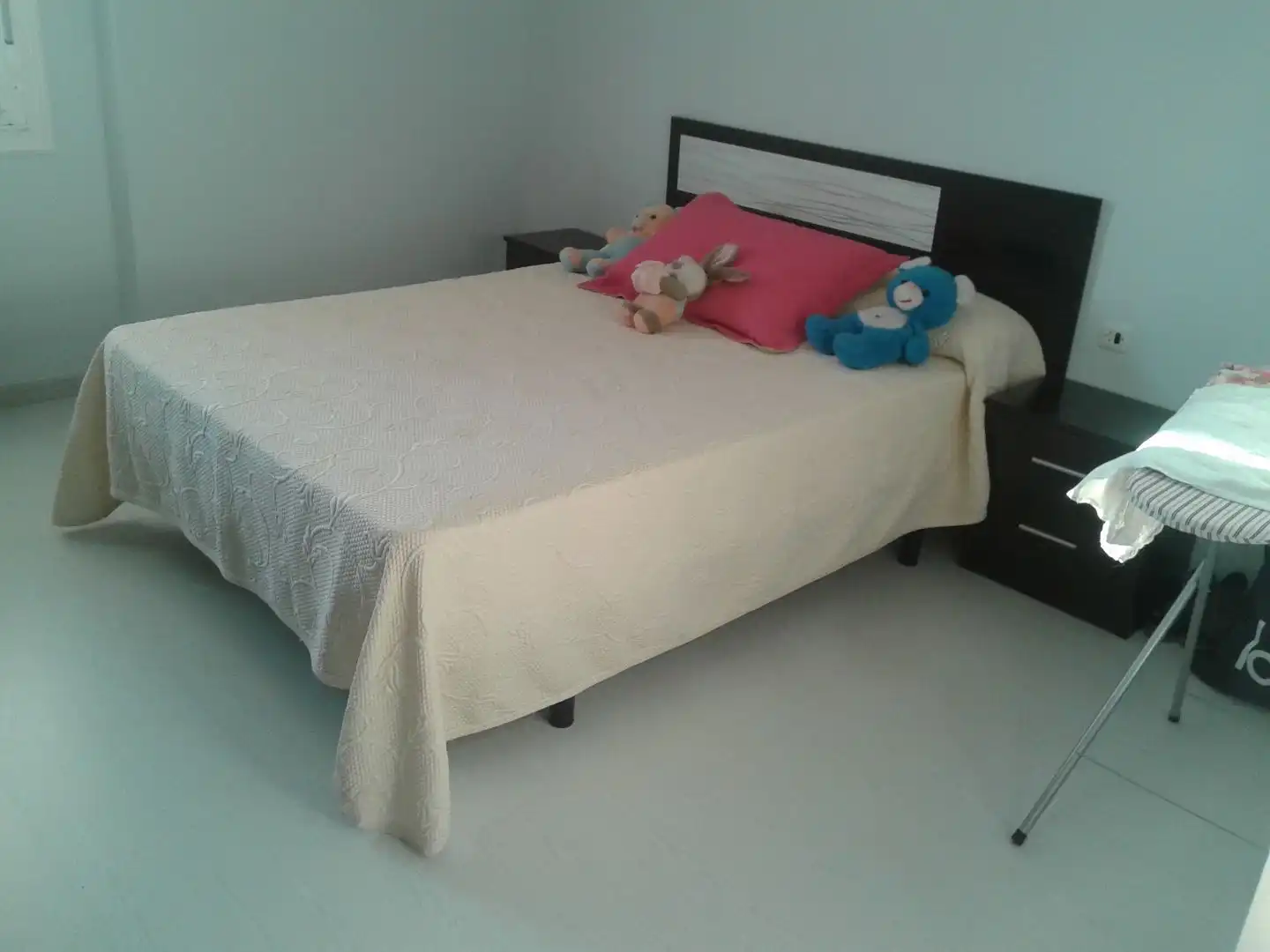Habitación de Piso de alquiler en Ourense Capital  con Calefacción, Terraza y Trastero