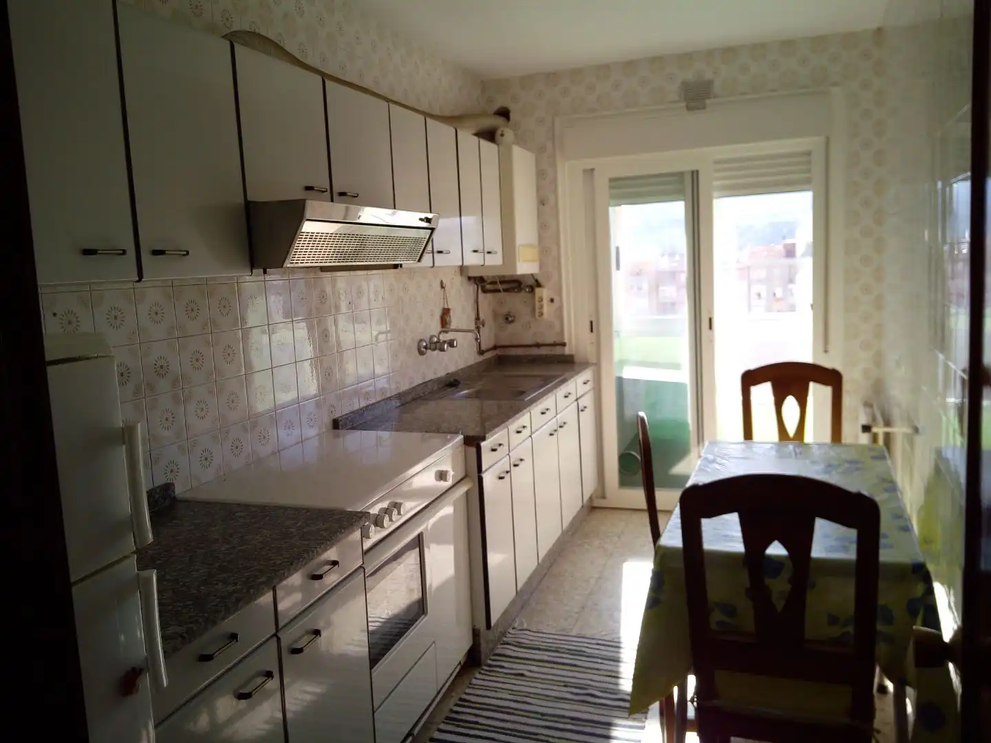 Cocina de Piso de alquiler en Ourense Capital  con Calefacción, Terraza y Trastero