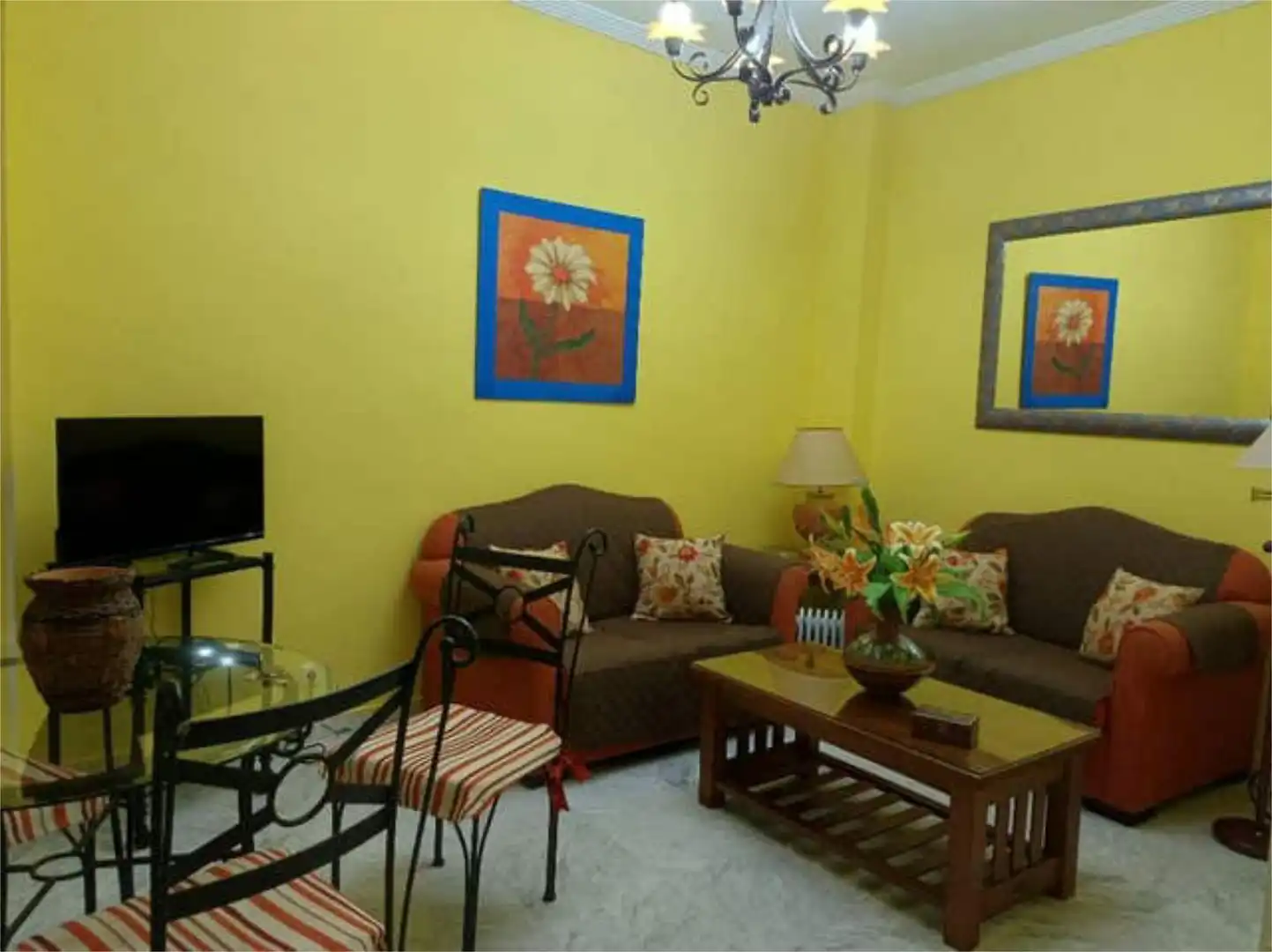 Apartamento de alquiler en Alfalfa - Santa Cruz Sala de estar de Apartamento de alquiler en Sevilla con Calefacción, Jardín privado y Amueblado