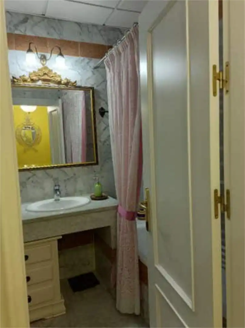 Apartamento de alquiler en Alfalfa - Santa Cruz Baño de Apartamento de alquiler en Sevilla con Calefacción, Jardín privado y Amueblado