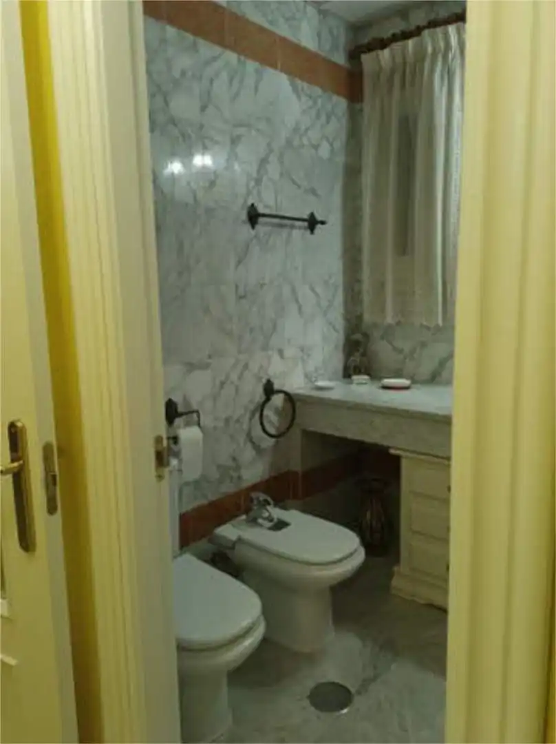 Apartamento de alquiler en Alfalfa - Santa Cruz Baño de Apartamento de alquiler en Sevilla con Calefacción, Jardín privado y Amueblado