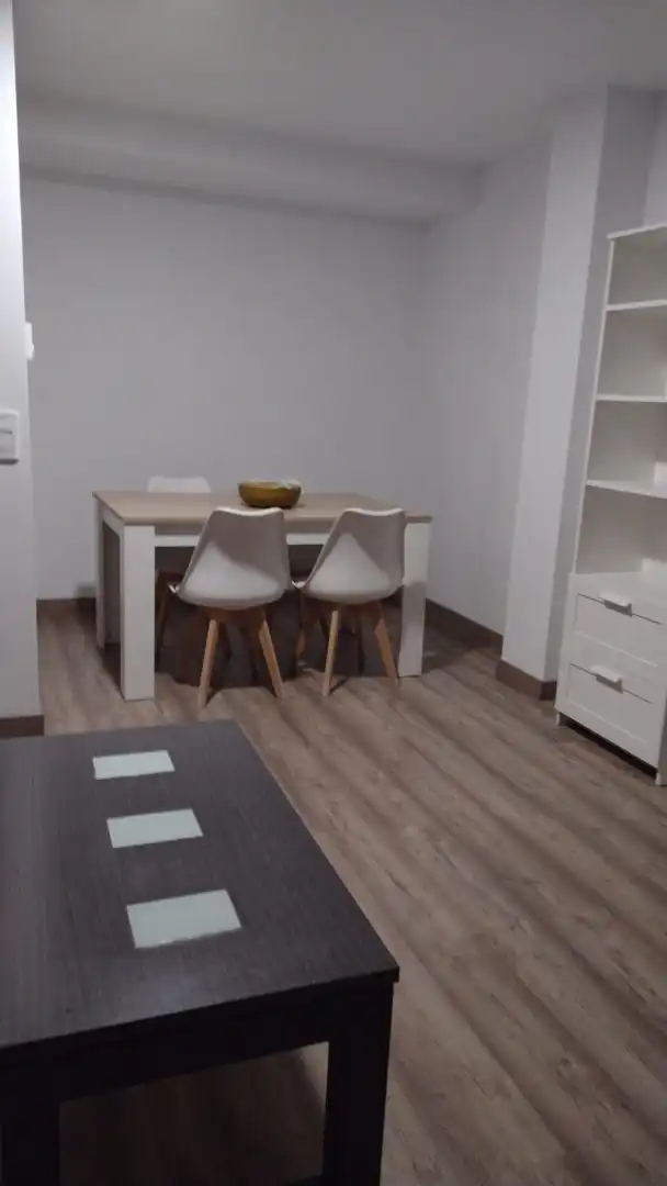 Wohnung zur Miete in Calle el Valle, 2, Villaquilambre Esszimmer von Wohnung zur Miete in Villaquilambre mit Heizung, Abstellraum und Möbliert