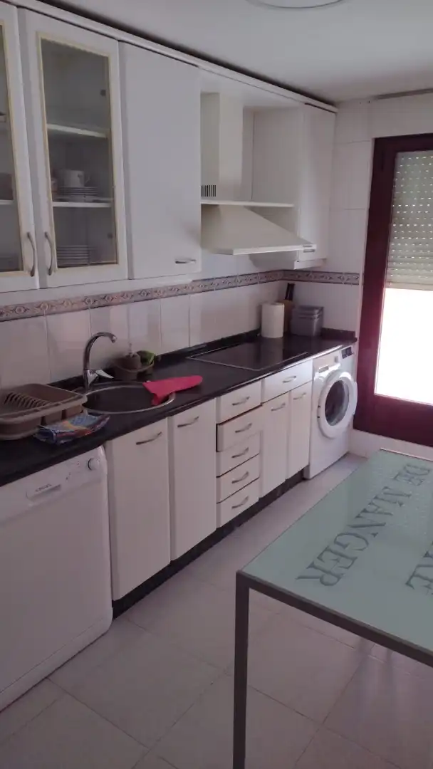 Wohnung zur Miete in Calle el Valle, 2, Villaquilambre Küche von Wohnung zur Miete in Villaquilambre mit Heizung, Abstellraum und Möbliert
