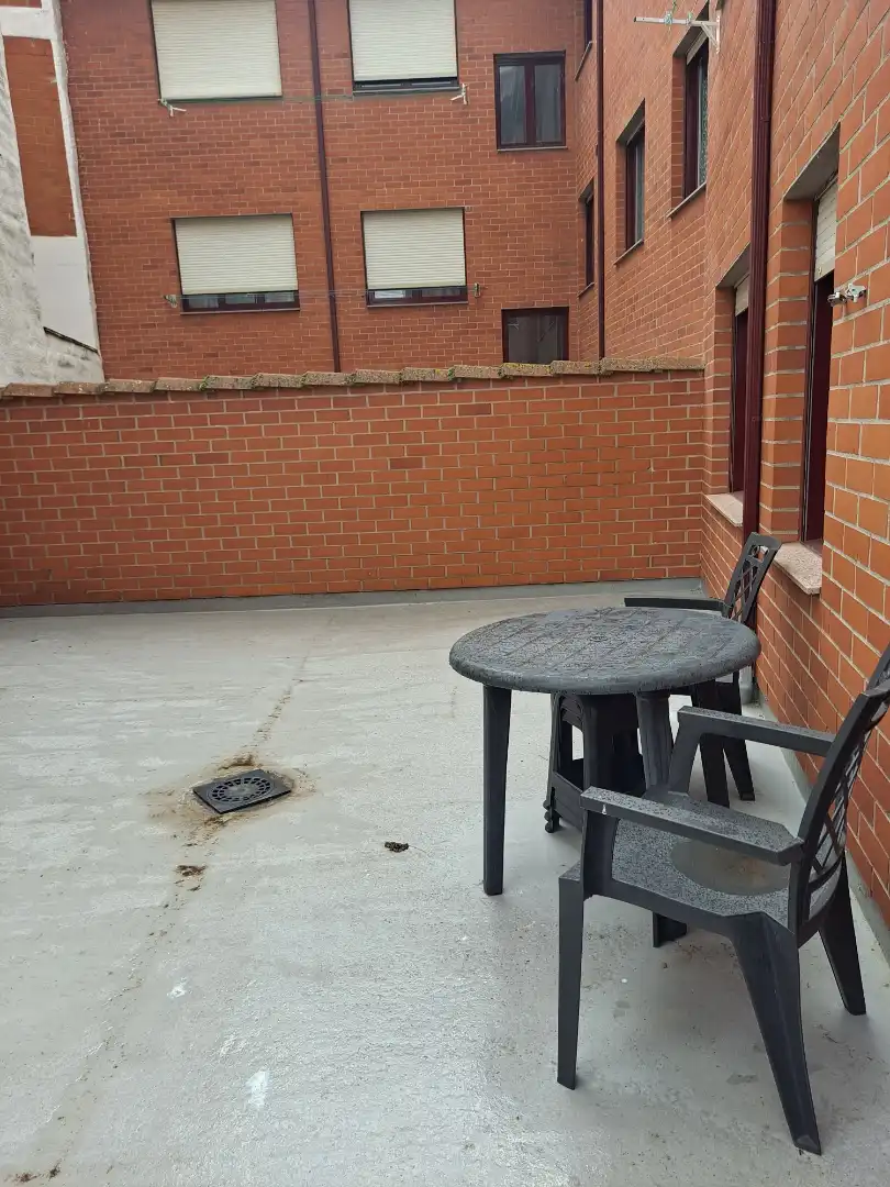 Wohnung zur Miete in Calle el Valle, 2, Villaquilambre Terrasse von Wohnung zur Miete in Villaquilambre mit Heizung, Abstellraum und Möbliert