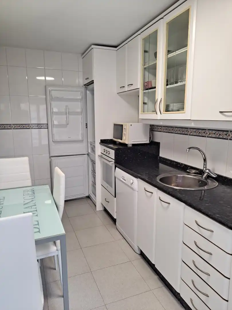 Wohnung zur Miete in Calle el Valle, 2, Villaquilambre Küche von Wohnung zur Miete in Villaquilambre mit Heizung, Abstellraum und Möbliert