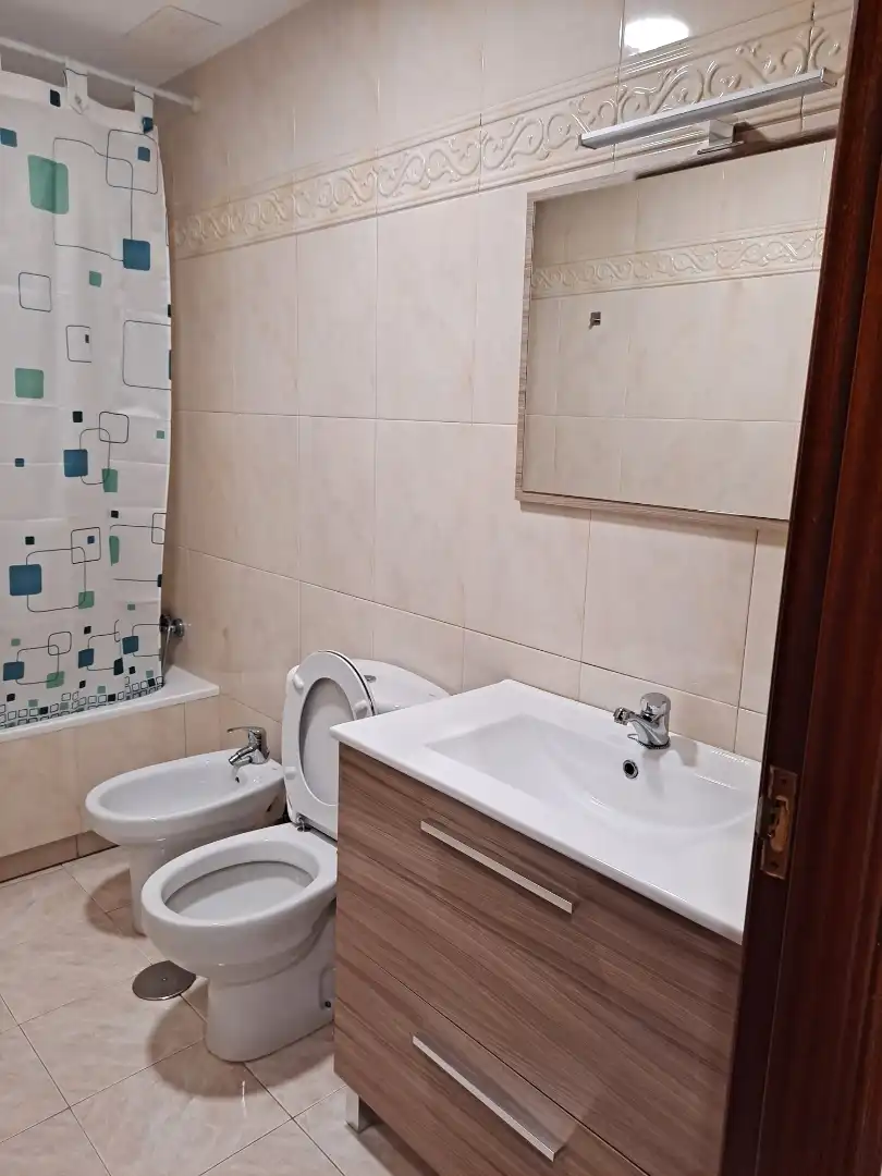 Wohnung zur Miete in Calle el Valle, 2, Villaquilambre Badezimmer von Wohnung zur Miete in Villaquilambre mit Heizung, Abstellraum und Möbliert
