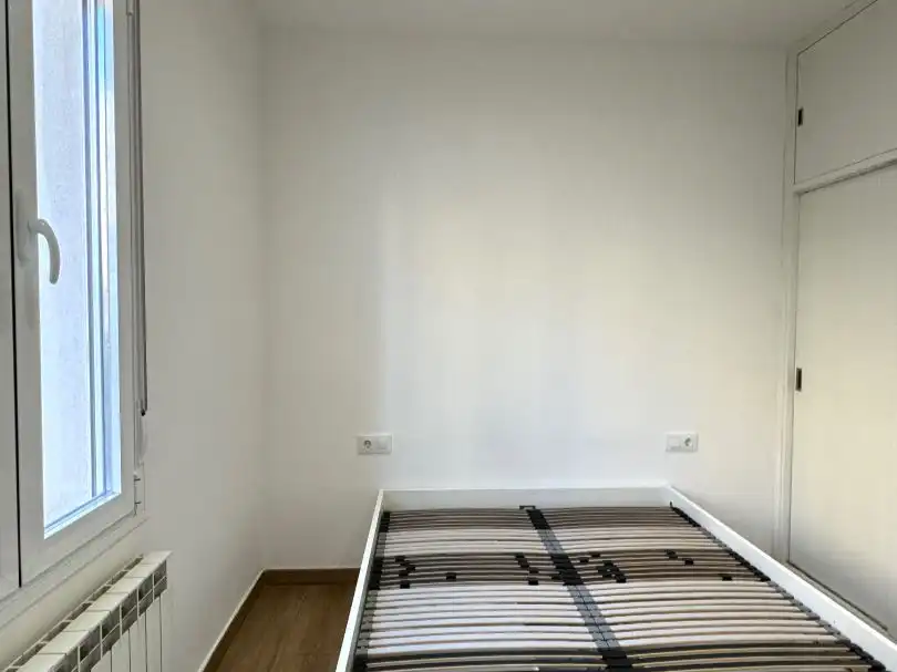Pis de lloguer a Calle de la Reina Mercedes, 10, Cuatro Caminos - Azca Dormitori de Pis de lloguer en Madrid amb Aire condicionat, Calefacció i Moblat