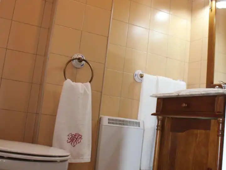 Piso en venta en Calle Nuestra Senora de las Nieves, 26, Santa Bárbara Baño de Piso en venta en Toledo con Aire acondicionado, Calefacción y Terraza
