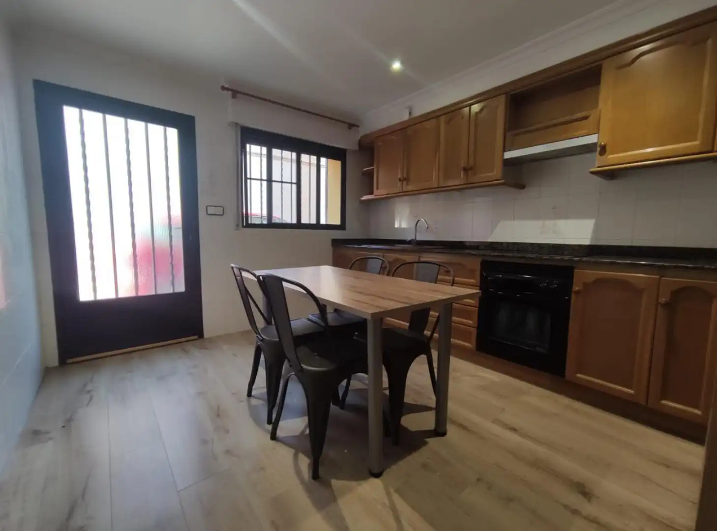 Detached homes for rent in Carrer d'Almansa, 13, Plaza Illes Columbretes Kitchen of Detached homes for rent in Castellón de la Plana / Castelló de la Plana with Parquet flooring, Terrace and Furnished
