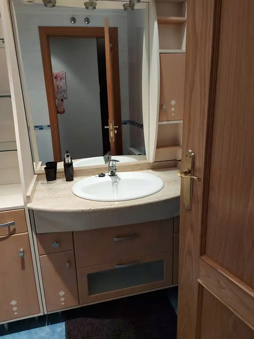 Bathroom of Flat for sale in Salamanca Capital  with Swimming Pool and Balcony