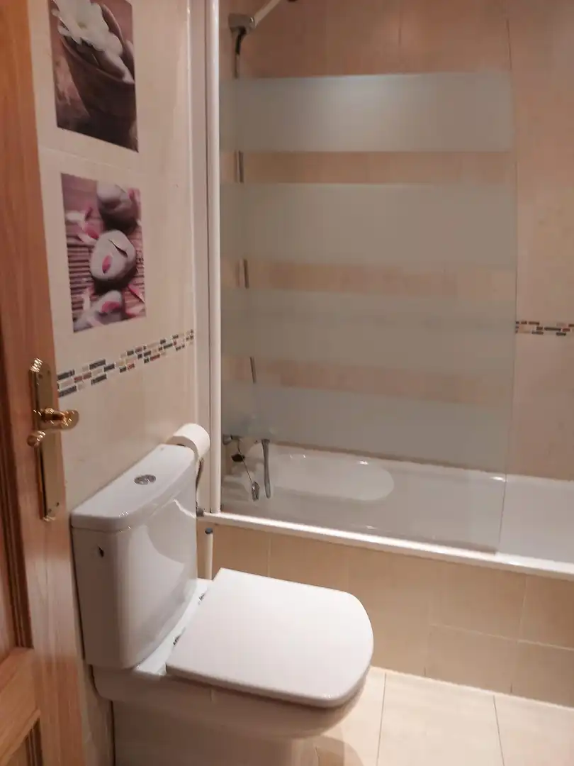 Bathroom of Flat for sale in Salamanca Capital  with Swimming Pool and Balcony