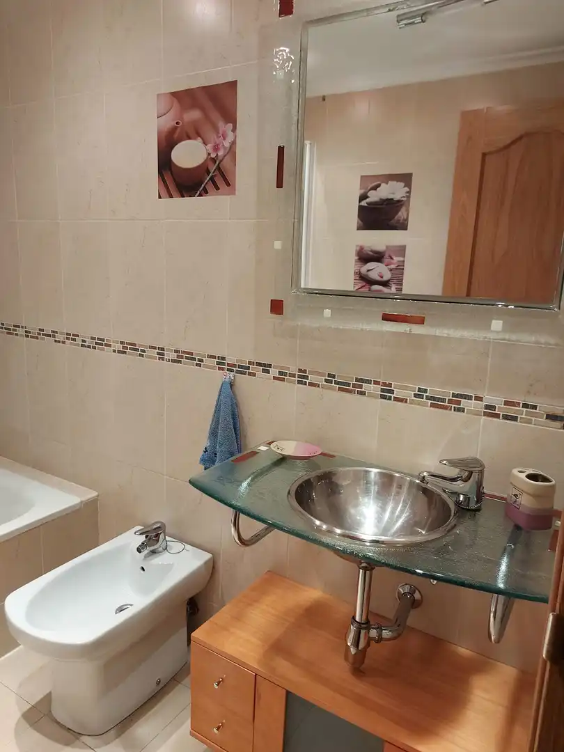 Bathroom of Flat for sale in Salamanca Capital  with Swimming Pool and Balcony