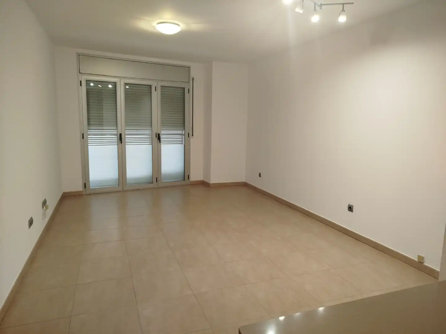 Flat for rent in Carrer D'emili Cabañes, 22, Centre Flat for rent in Carrer D'emili Cabañes, 22, Centre