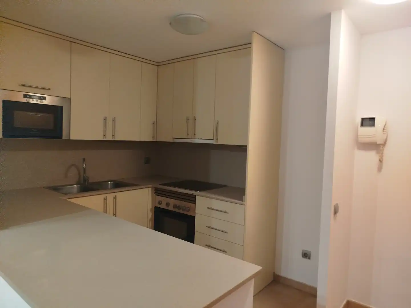 Flat for rent in Carrer D'emili Cabañes, 22, Centre Flat for rent in Carrer D'emili Cabañes, 22, Centre