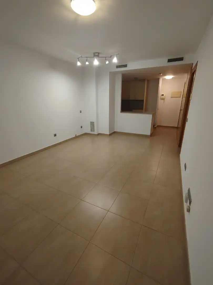 Flat for rent in Carrer D'emili Cabañes, 22, Centre Flat for rent in Carrer D'emili Cabañes, 22, Centre