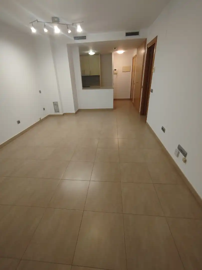 Flat for rent in Carrer D'emili Cabañes, 22, Centre Flat for rent in Carrer D'emili Cabañes, 22, Centre