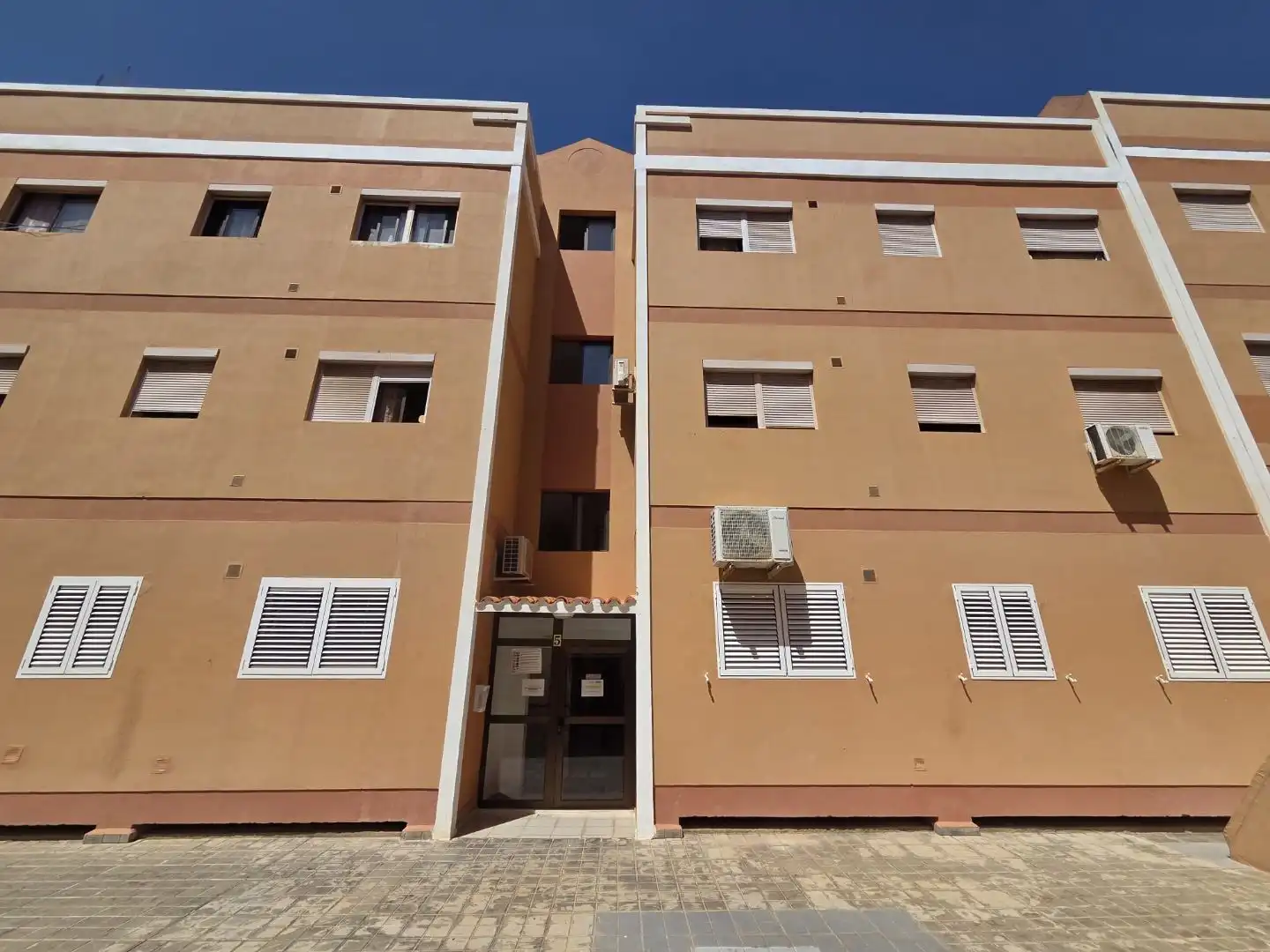 Piso en venta en Calle Bentejuí, 1, San Bartolomé Interior Vista exterior de Piso en venta en San Bartolomé de Tirajana con Aire acondicionado, Terraza y Trastero