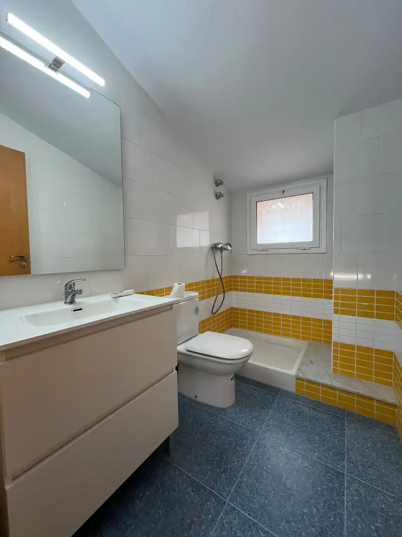 Dúplex en venda a Carrer Arenys de Mar, 6, Centre Bany de Dúplex en venda en Pineda de Mar amb Terrassa