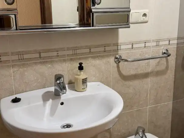 Apartamento en venta en Calle Sol, 14, Camino de Ronda Baño de Apartamento en venta en Granada con Aire acondicionado, Calefacción y Terraza
