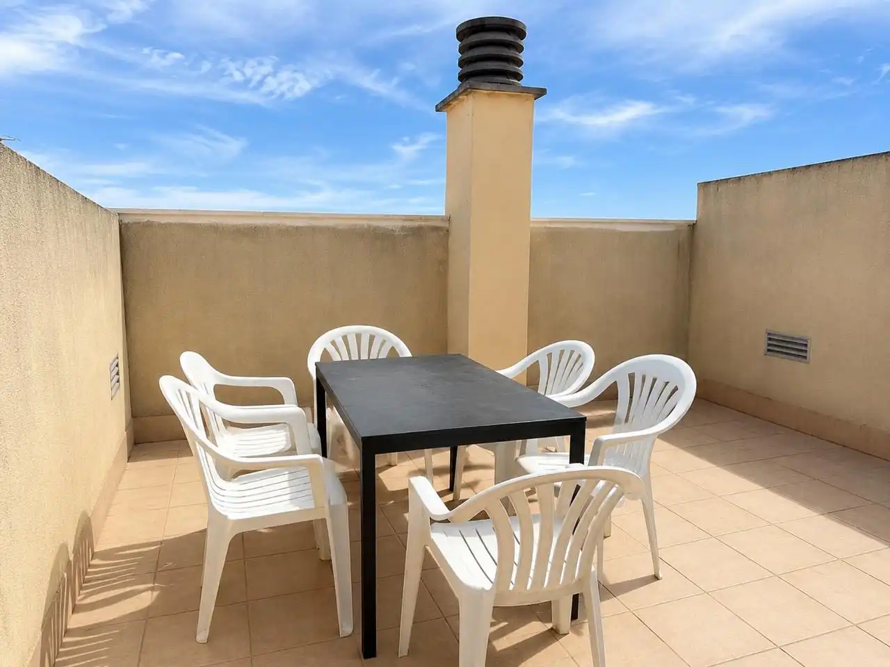 Piso de alquiler en Carrer Guillem Santandreu, 7, Lloseta Terraza de Piso de alquiler en Lloseta con Terraza, Piscina y Parking comunitario