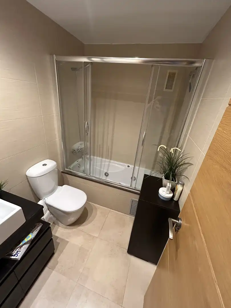 Piso de alquiler en Carrer Guillem Santandreu, 7, Lloseta Baño de Piso de alquiler en Lloseta con Terraza, Piscina y Parking comunitario