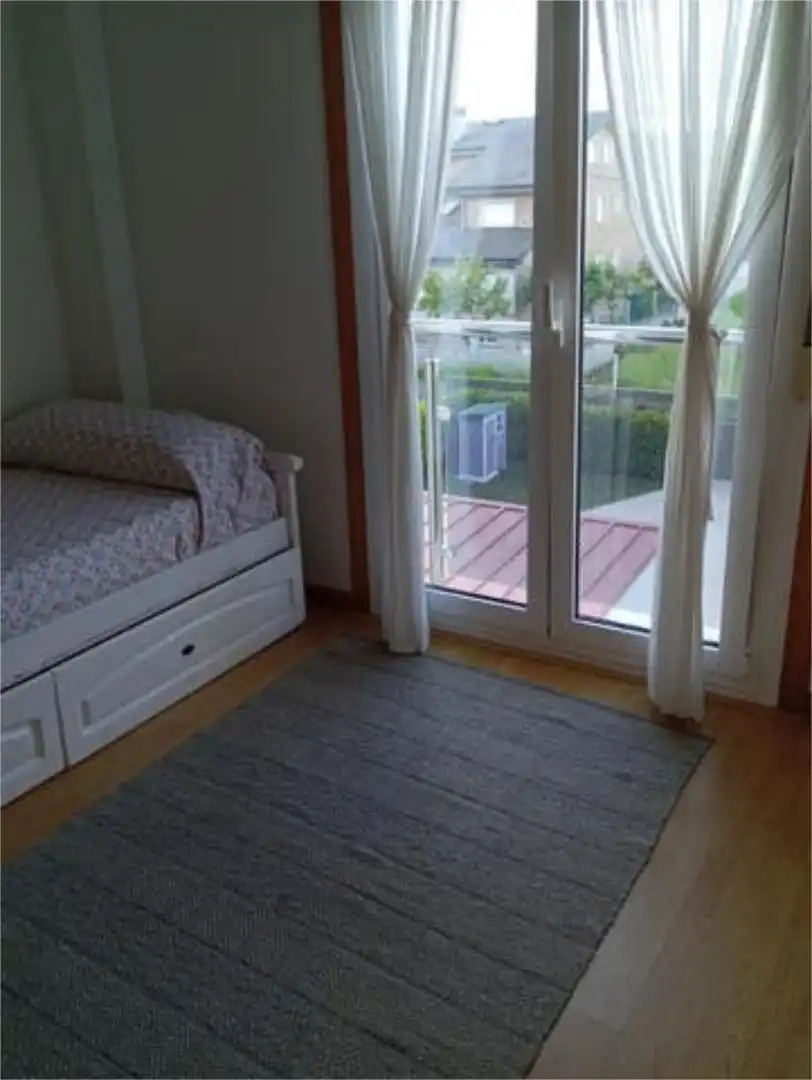 Habitación de Piso de alquiler en Melide con Trastero y Amueblado