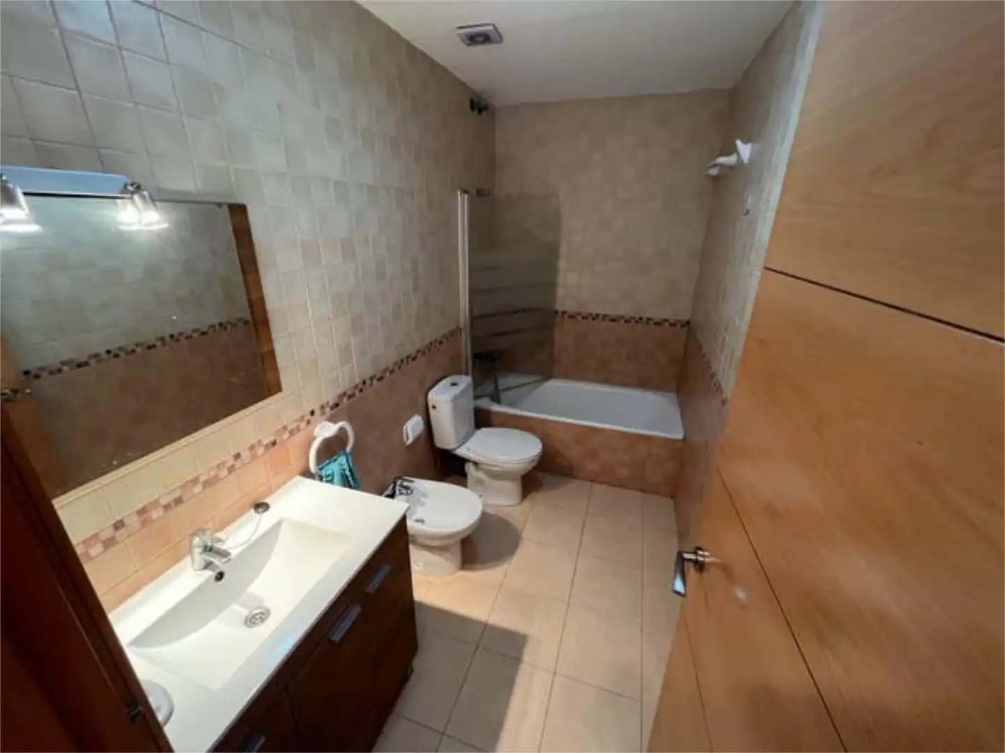 Flat for rent in Centro Bathroom of Flat for rent in Melilla with Terrace and Furnished