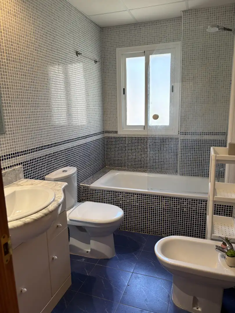 Wohnung zur Miete in Calle Coral de Riviera, 15, Riviera del Sol Badezimmer von Wohnung zur Miete in Mijas mit Klimaanlage, Heizung und Terrasse
