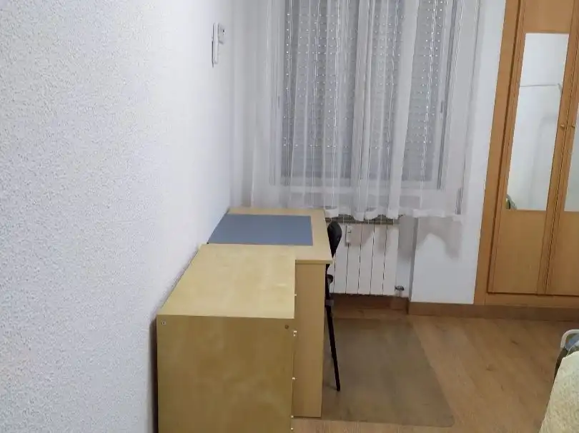 Room in Calle del Pinzón, 35, Vista Alegre