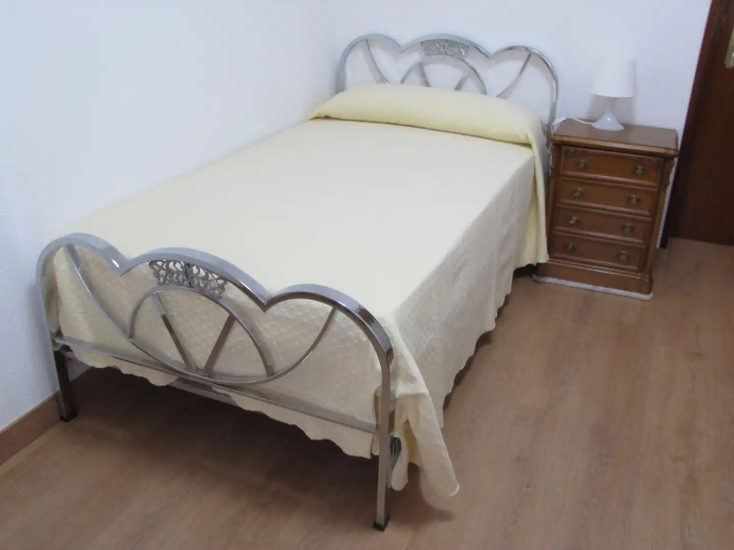 Room in Calle del Pinzón, 35, Vista Alegre