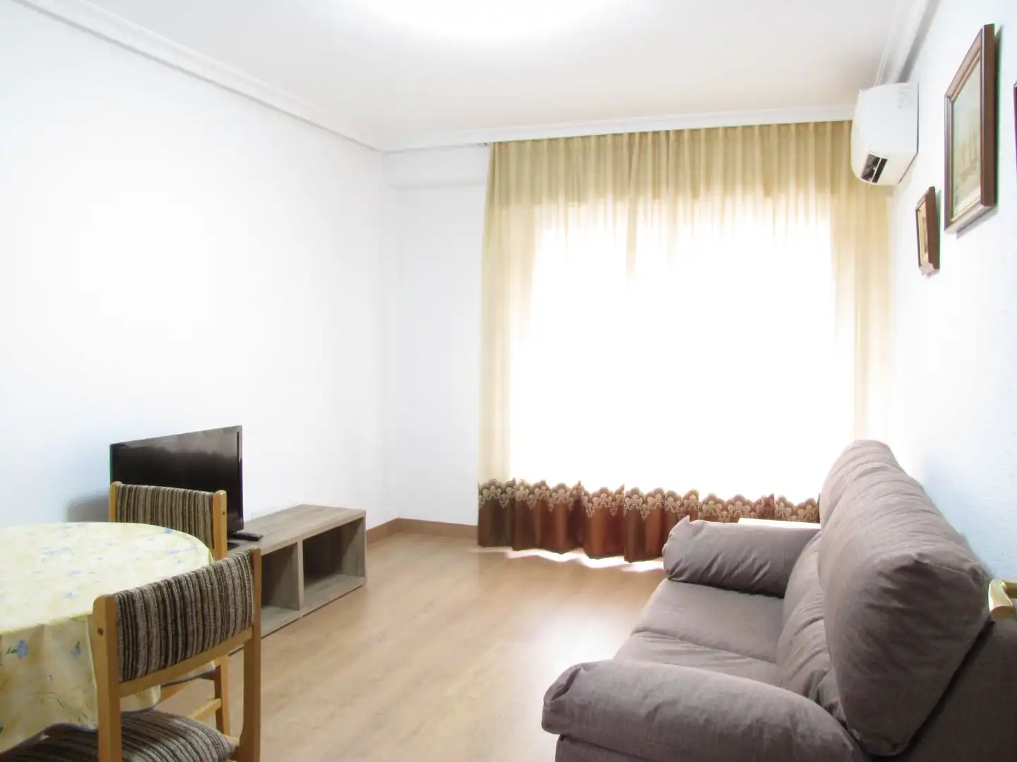 Room in Calle del Pinzón, 35, Vista Alegre