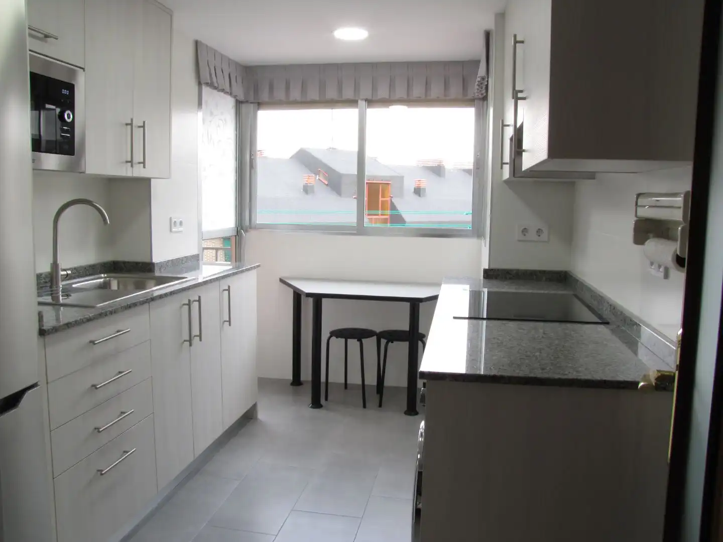 Room in Calle del Pinzón, 35, Vista Alegre