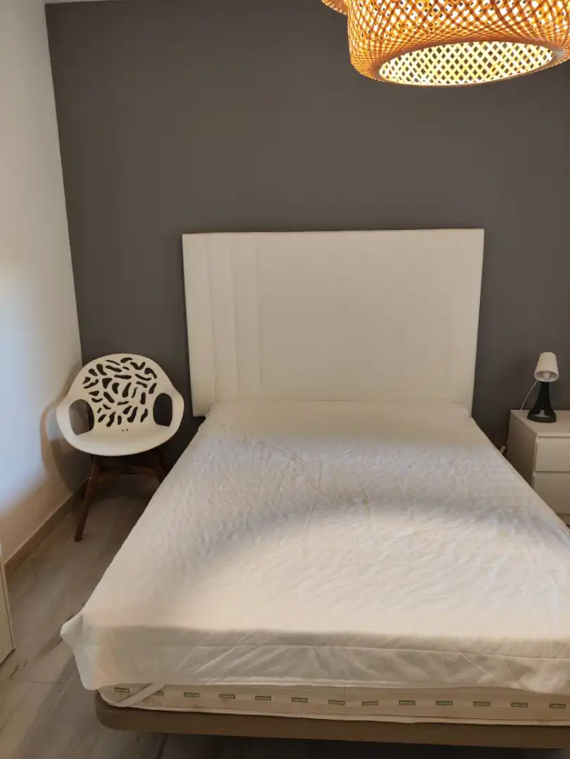 Dormitori de Apartament de lloguer en Montequinto amb Aire condicionat, Calefacció i Jardí privat