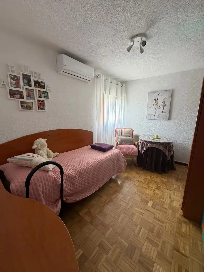 Bedroom of Flat for sale in  Madrid Capital  with Air Conditioner
