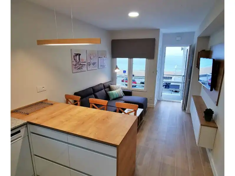Wohnzimmer von Wohnungen zur Miete in Oleiros mit Parkett, Terrasse und Möbliert