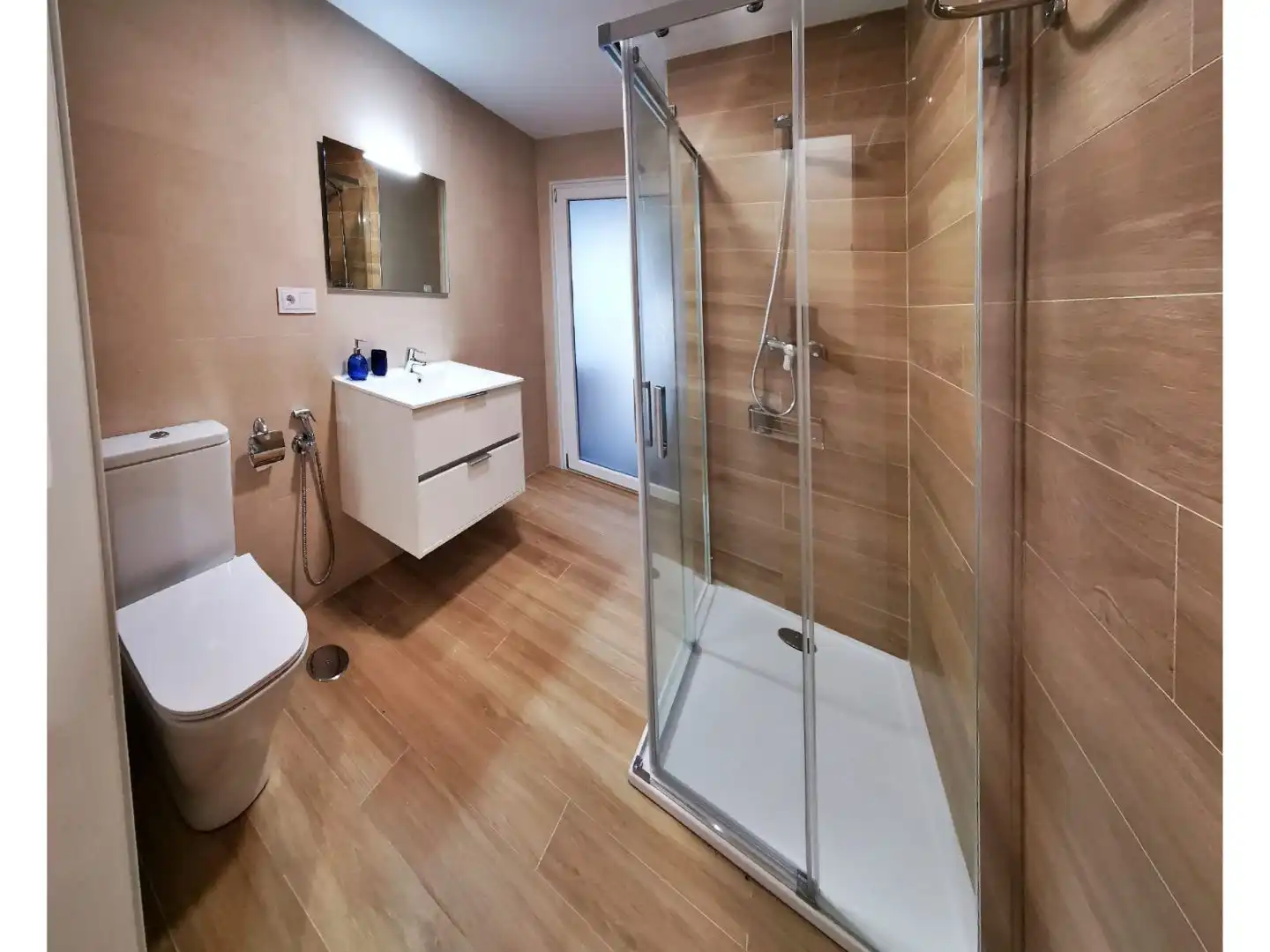 Badezimmer von Wohnungen zur Miete in Oleiros mit Parkett, Terrasse und Möbliert