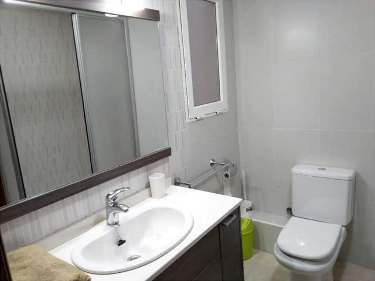 Flat for rent in Instituts - Universitat Bathroom of Flat for rent in Lleida with Heating, Terrace and Furnished