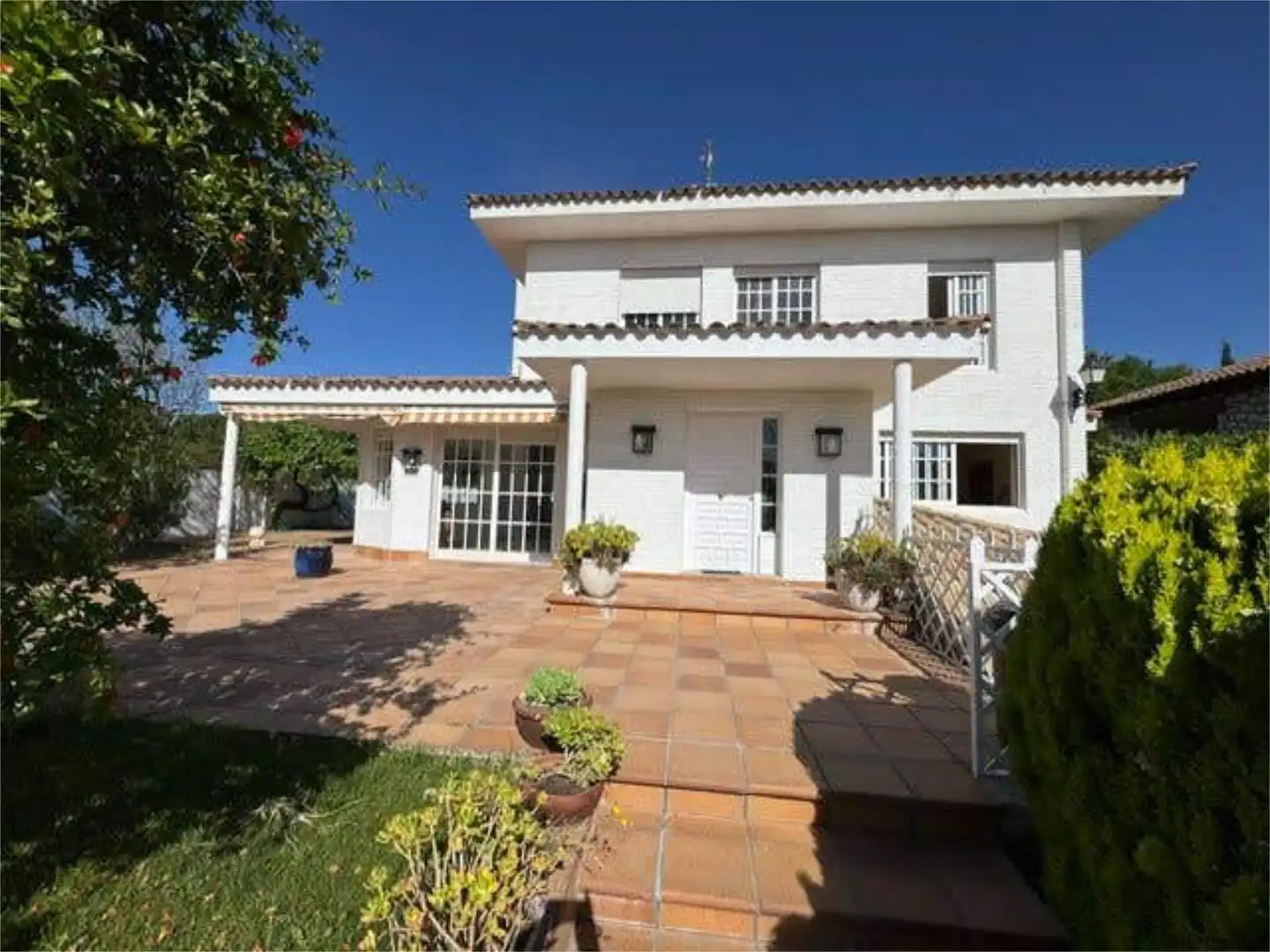 Casa adosada en venta en Peñas Albas - Zulema Jardín de Casa adosada en venta en Villalbilla con Terraza y Piscina