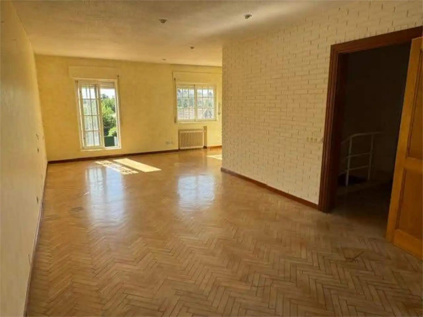 Casa adosada en venta en Peñas Albas - Zulema Sala de estar de Casa adosada en venta en Villalbilla con Terraza y Piscina