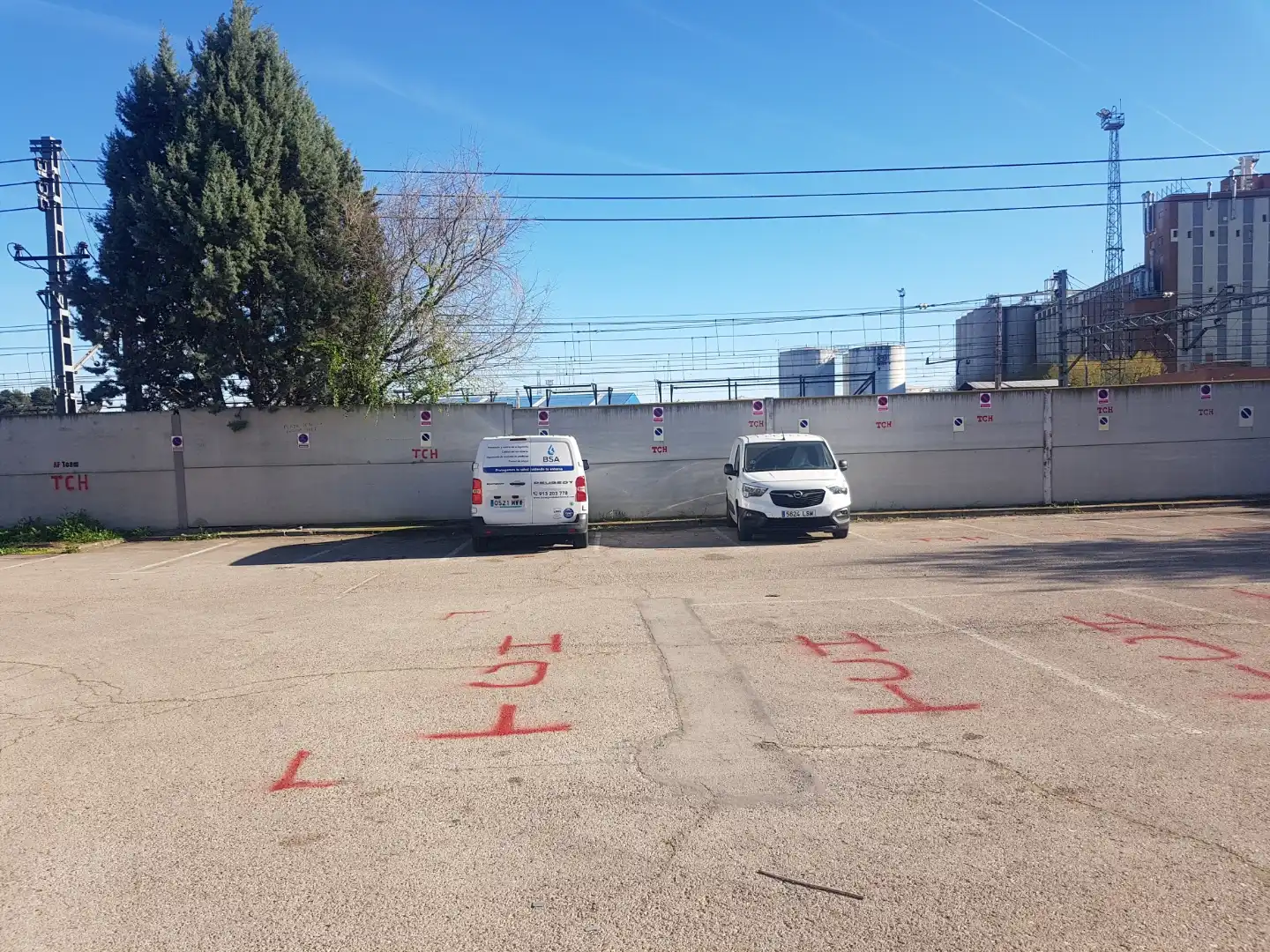 Garage for rent in Transversal Segunda, Villaverde Alto Parking of Garage for rent in Madrid