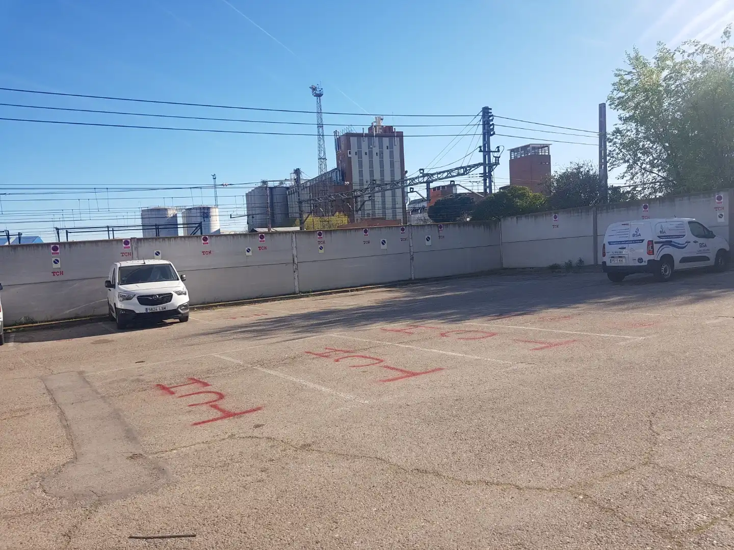 Garage for rent in Transversal Segunda, Villaverde Alto Parking of Garage for rent in Madrid