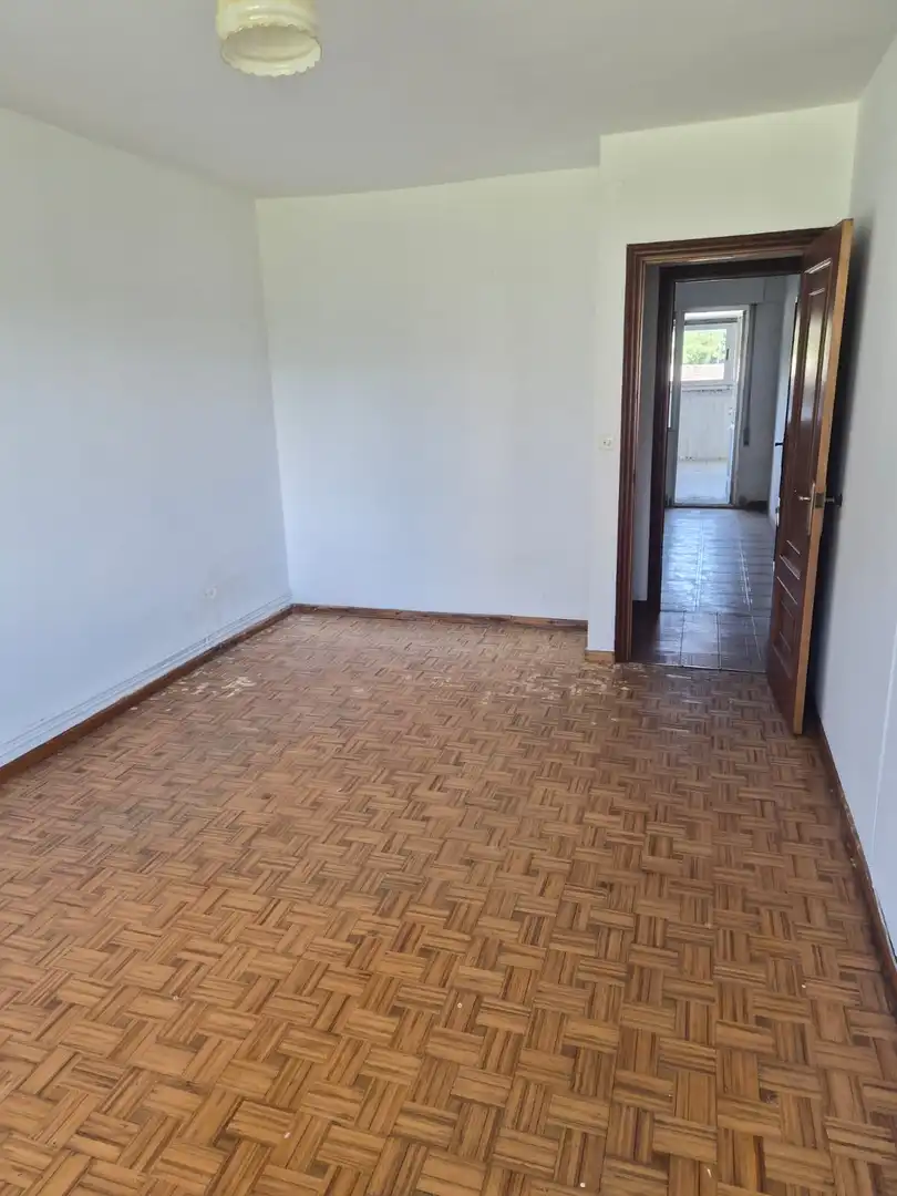 Wohnung zum Verkauf in Guitiriz mit Heizung, Parkett und Abstellraum