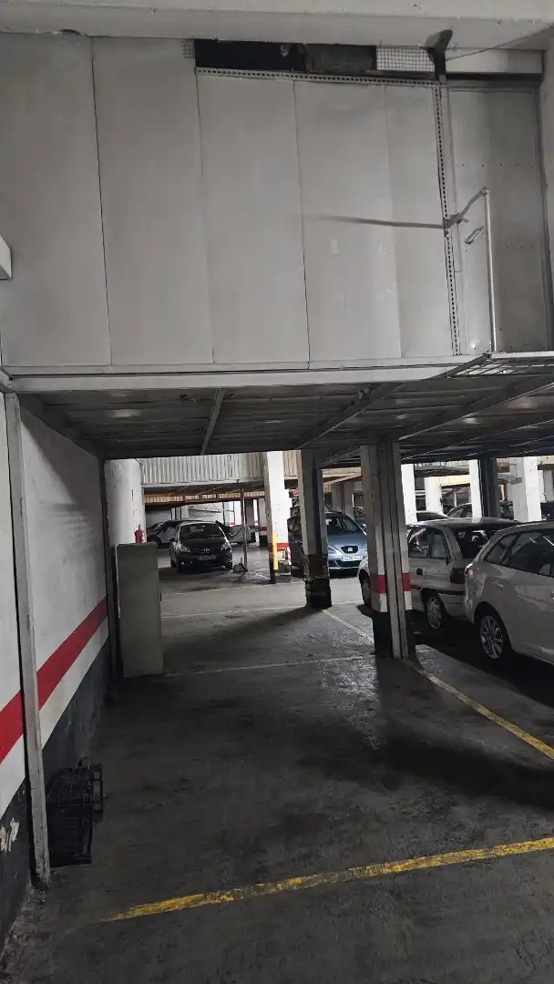 Garaje de alquiler en Elexpuru Kalea, 1, Bagatza - San Vicente Parking de Garaje de alquiler en Barakaldo