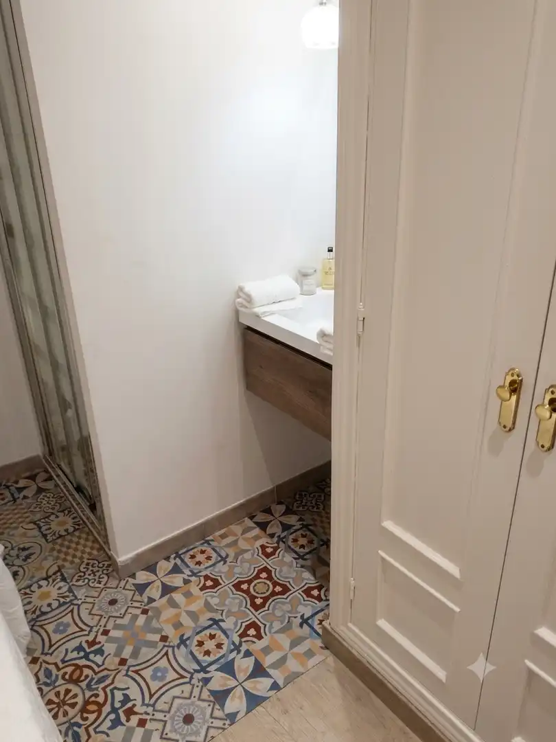 Wohnung zur Miete in Strasse Calle de Almadén, 5, Cortes - Huertas Badezimmer von Wohnung zur Miete in Madrid Capital mit Klimaanlage