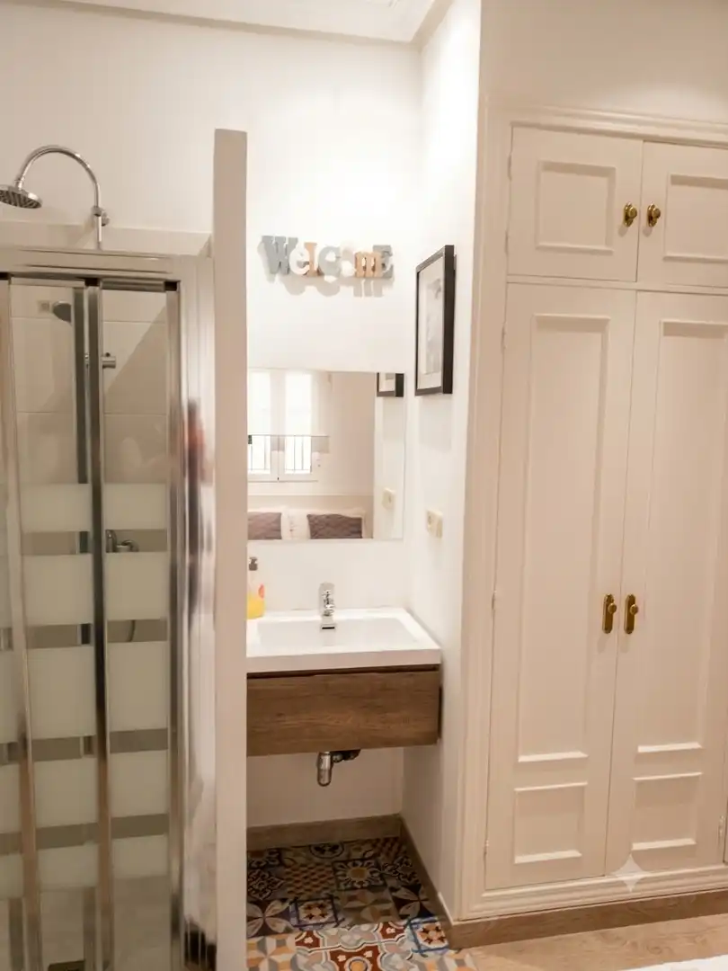 Wohnung zur Miete in Strasse Calle de Almadén, 5, Cortes - Huertas Badezimmer von Wohnung zur Miete in Madrid Capital mit Klimaanlage