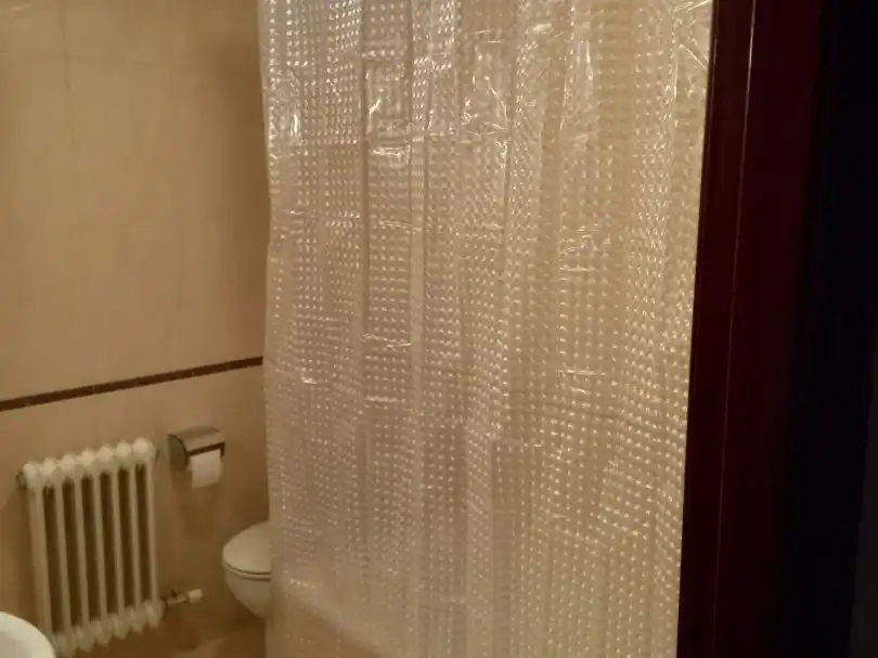 Flat for rent in Calle Bajada de la Universidad, 1, Universidad Bathroom of Flat for rent in Ávila with Heating, Parquet flooring and Furnished