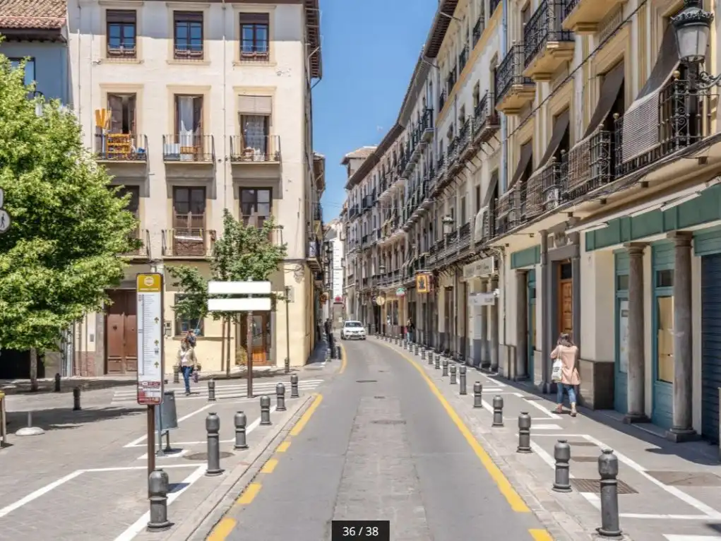 Flat for rent in Calle Santa Escolástica, San Matías - Realejo Exterior view of Flat for rent in Granada with Air Conditioner, Heating and Terrace