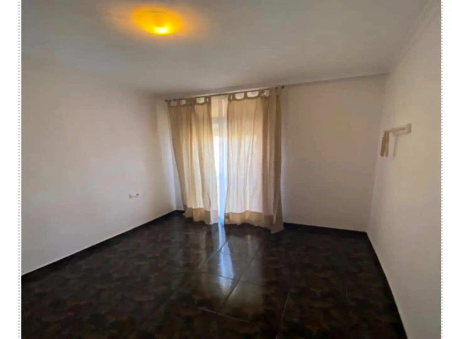 Wohnung zur Miete in Carrer de Cadis, 88, Russafa Schlafzimmer von Wohnung zur Miete in Valencia Capital mit Klimaanlage und Balkon
