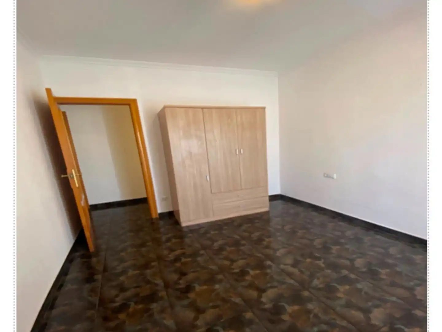 Wohnung zur Miete in Carrer de Cadis, 88, Russafa Schlafzimmer von Wohnung zur Miete in Valencia Capital mit Klimaanlage und Balkon