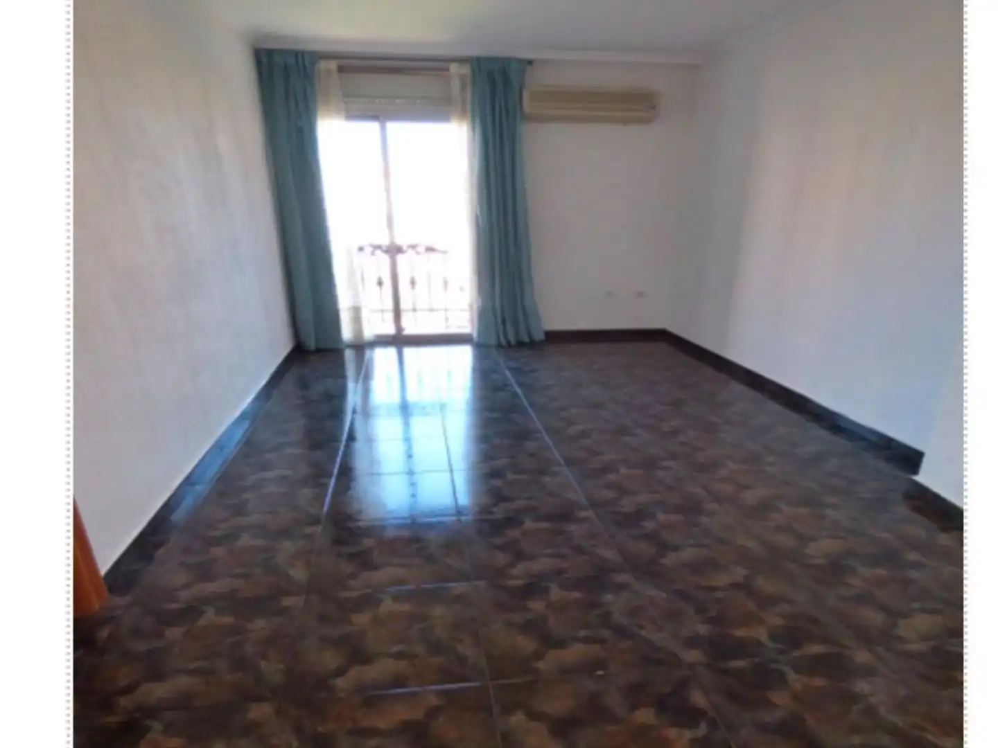 Wohnung zur Miete in Carrer de Cadis, 88, Russafa Terrasse von Wohnung zur Miete in Valencia Capital mit Klimaanlage und Balkon